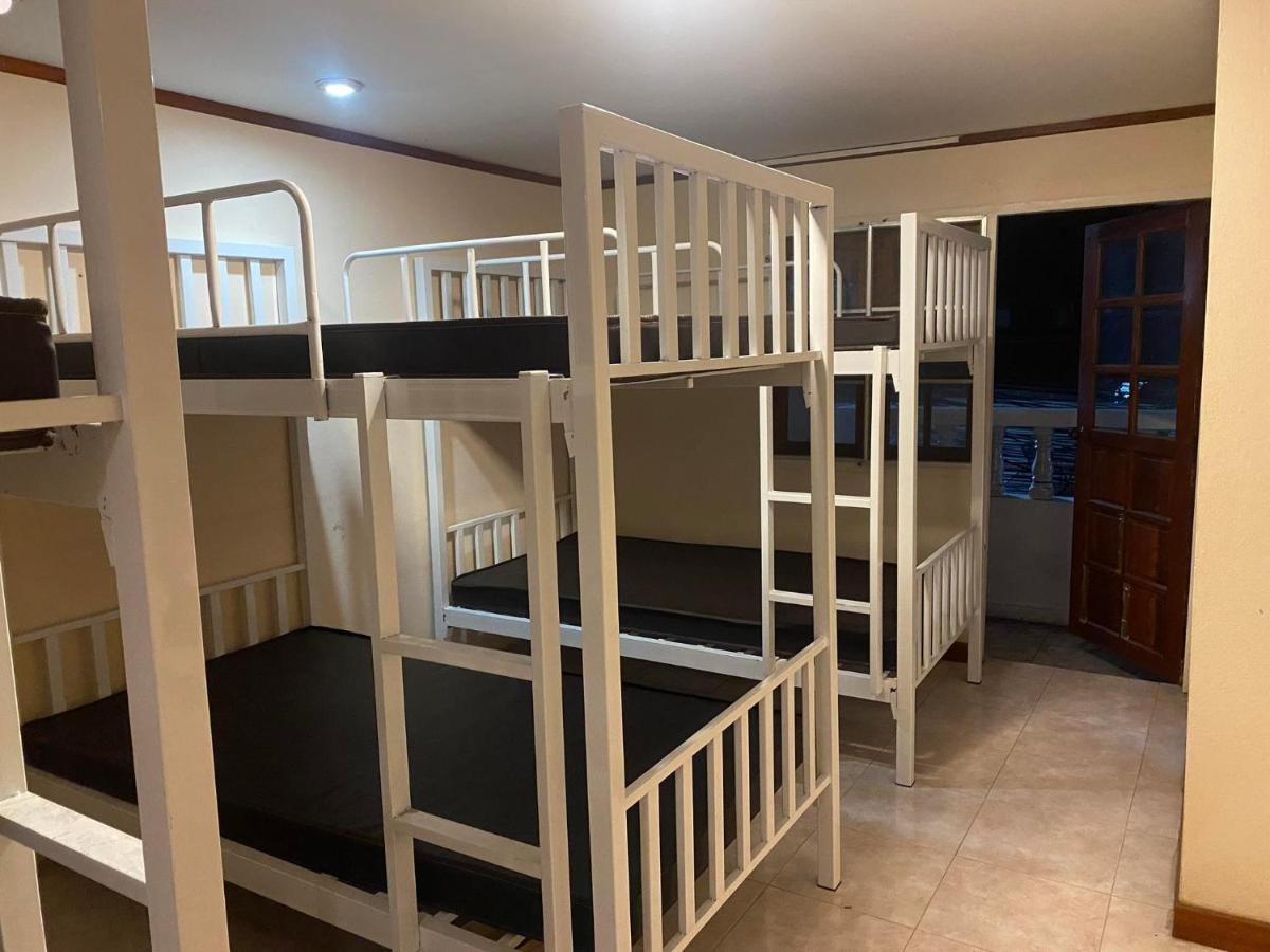 Nearthepark Backpack Hostel 2 치앙마이 외부 사진